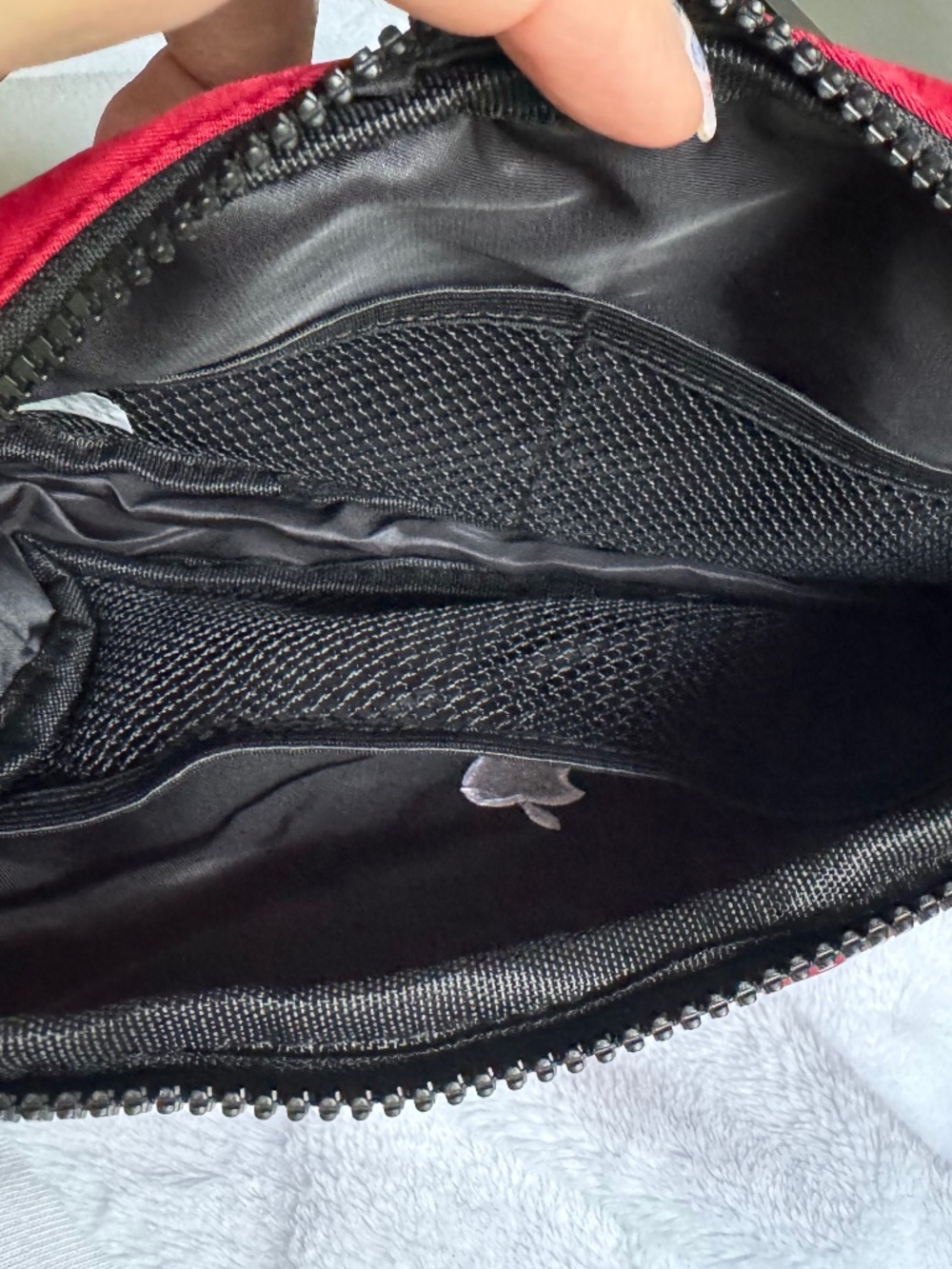 NWOT Apple Swag Red Fanny Pack - Picture 4 of 4